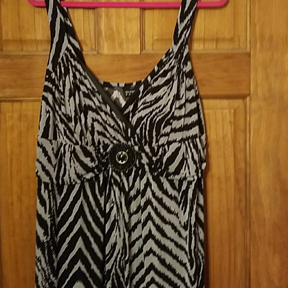 En Focus Women's maxi dress. Grey and black animal